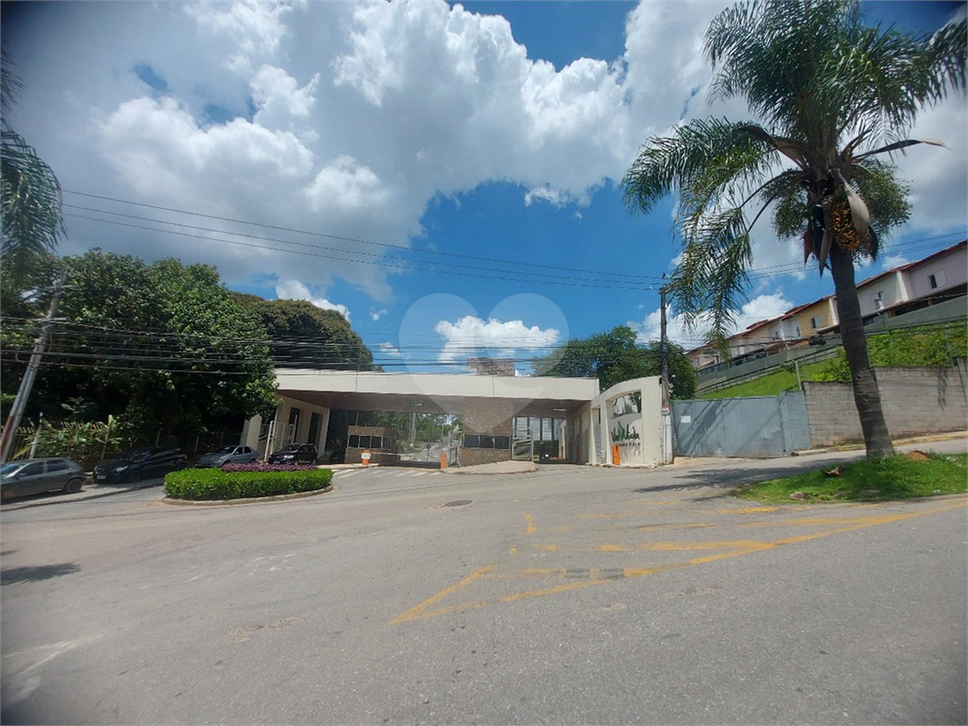 Casa à venda com 2 quartos, sendo 1 suíte, no condomínio Residencial Viva Vida, Cotia - SP