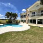 Casa à venda com 5 quartos, sendo 3 suítes,  no condomínio Village Saint Charbel, Araçoiaba da Serra - SP