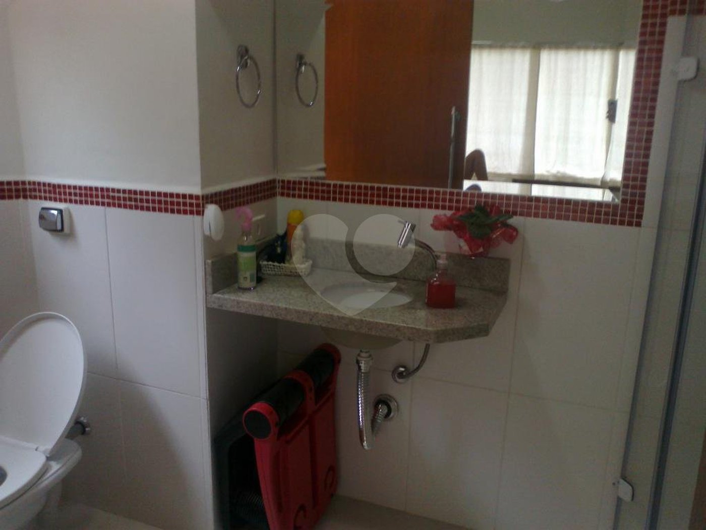 Sobrado à venda com 5 suítes em Enseada, Bertioga, SP