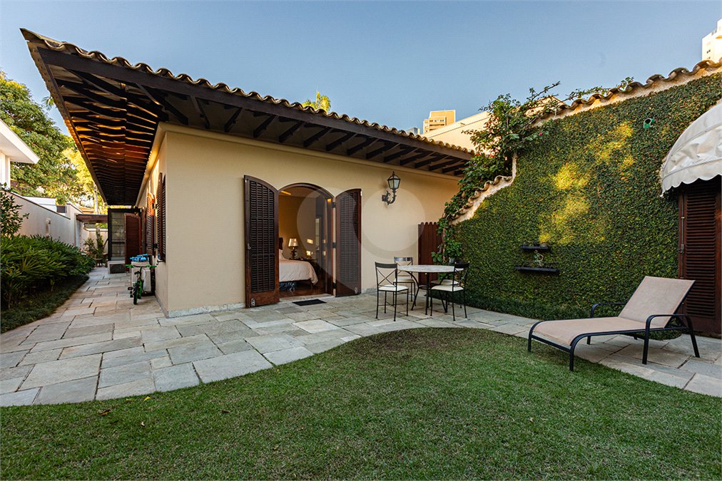 Casa Térrea à venda com 3 quartos, sendo 1 suíte, em Alto de Pinheiros, São Paulo, SP