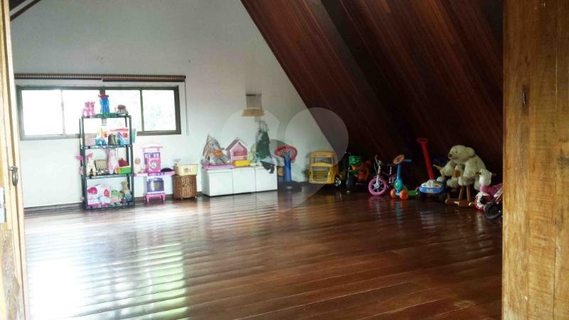Sobrado à venda com 4 quartos, sendo 2 suítes, em Alto da Boa Vista, São Paulo, SP