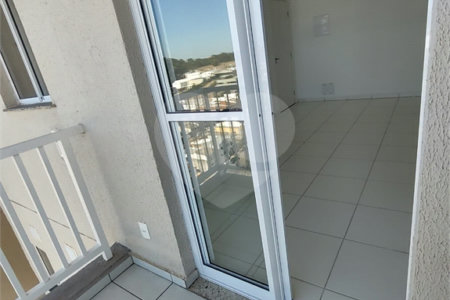 Apartamento no Condomínio Parque das Acácias.