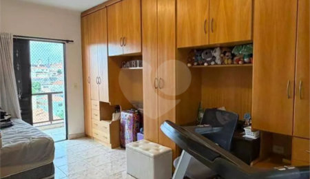 Sobrado à venda com 3 quartos, sendo 1 suíte,  em Parque Maria Domitila, São Paulo, SP