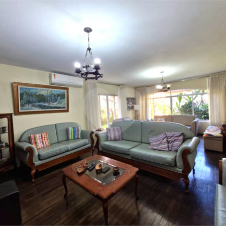 Casa à venda com 4 quartos, sendo 1 suíte, em Alto da Boa Vista, São Paulo, SP