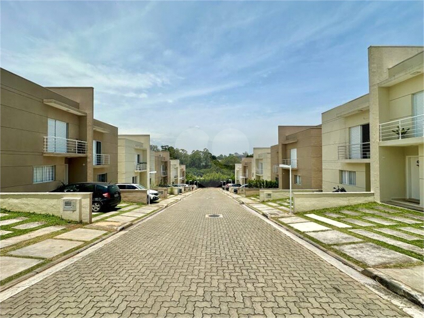 Casa à venda com 3 quartos, sendo 1 suíte, no condomínio Villaggio Viana, Cotia - SP