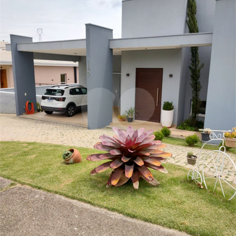 Casa à venda com 4 quartos, sendo 2 suítes, no condomínio Residencial Villaggio Paradiso, Itatiba - SP
