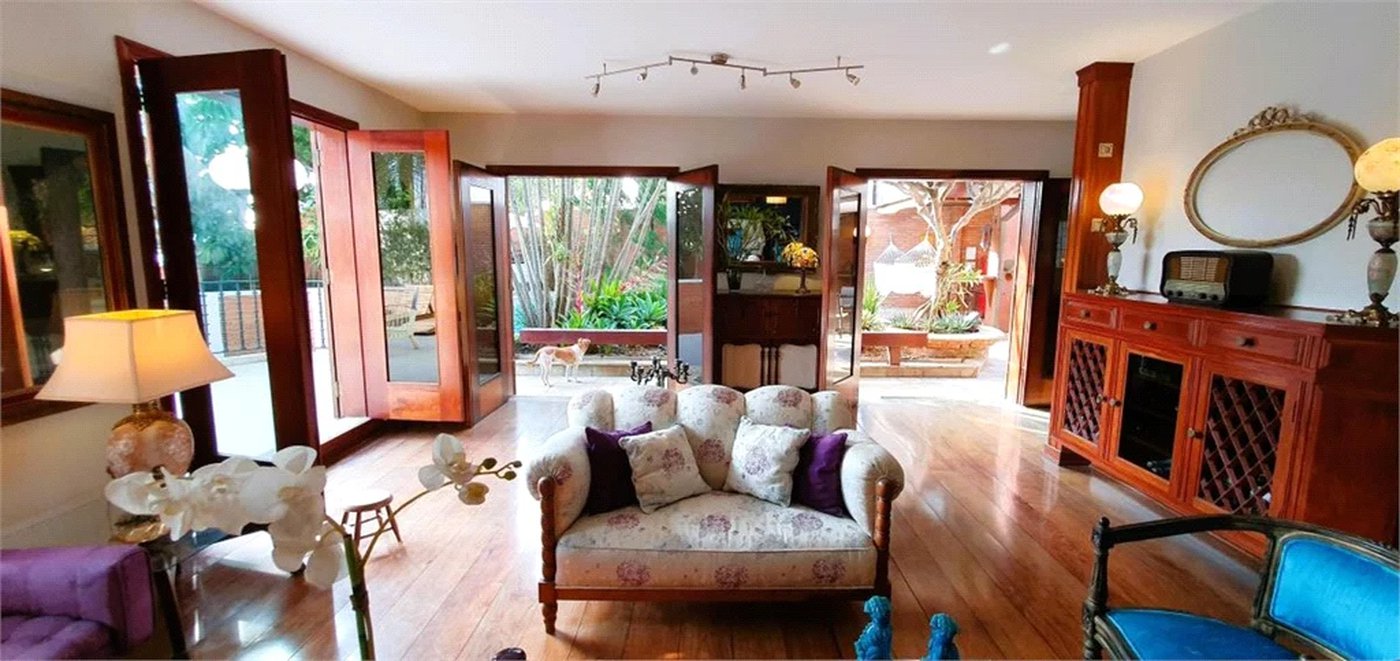 Casa à venda com 5 suítes em Jardim Leonor, São Paulo, SP