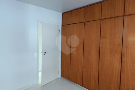 Apartamento à venda com 3 quartos, sendo 1 suíte, em Moema, São Paulo, SP