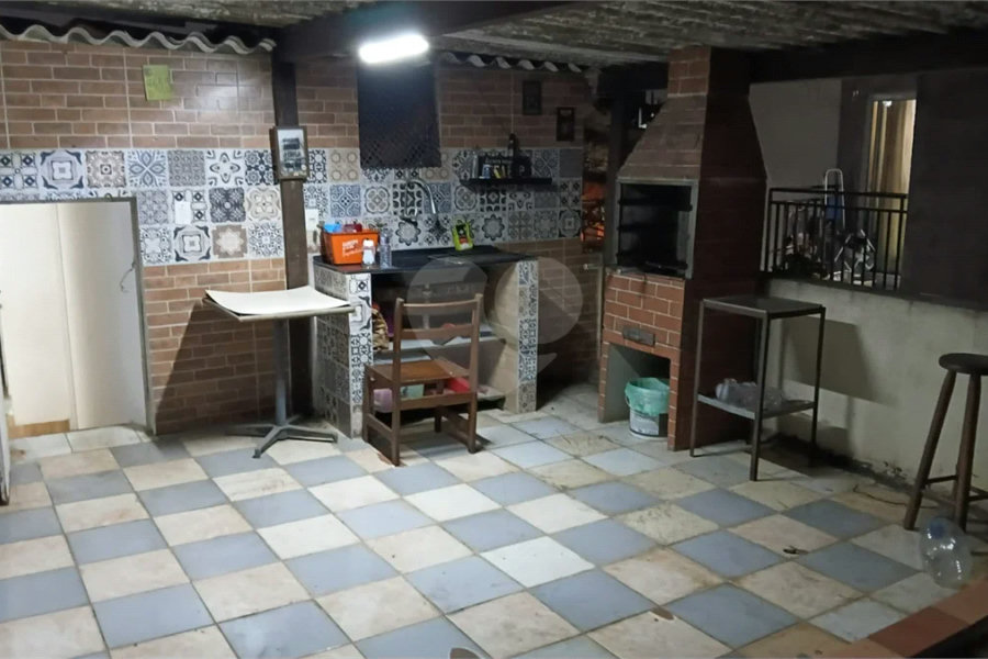 IMÓVEL COM SOBRADO + OUTRA CASA NO TERRENO, ÓTIMA PARA RENDA OU FAMÍLIA GRANDE