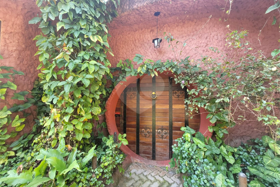 Casa à venda com 2 suítes no condomínio Associação Reserva das Hortênsias, Mairiporã - SP