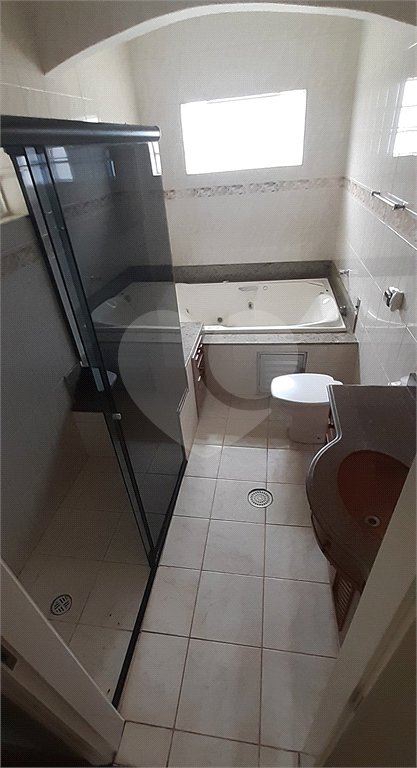 Casa à venda com 5 quartos, sendo 1 suíte, no Centro, Bom Jesus dos Perdões, SP