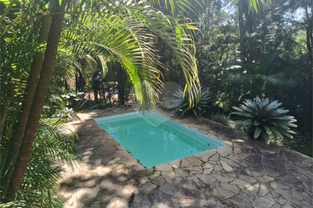 Casa à venda com 4 quartos, sendo 3 suítes, no condomínio Patrimônio do Carmo, São Roque - SP