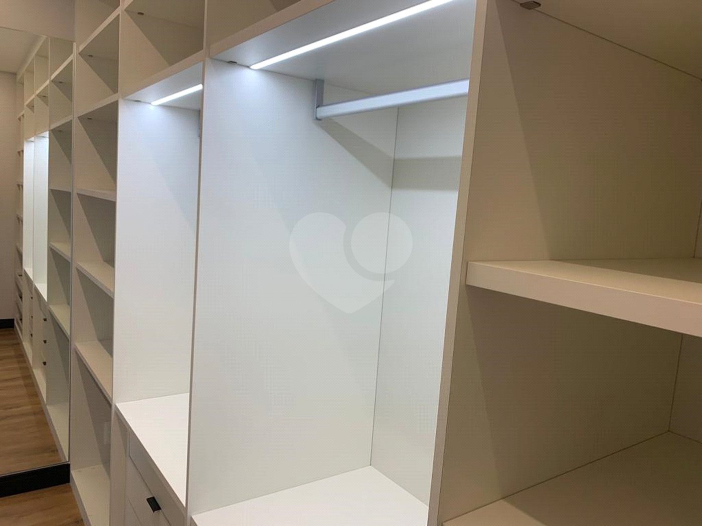 Apartamento à venda com 3 suítes em Indianópolis, São Paulo, SP