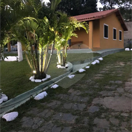 Chácara à venda com 4 quartos, sendo 1 suíte,  em Parque dos Jacarandás, Arujá, SP