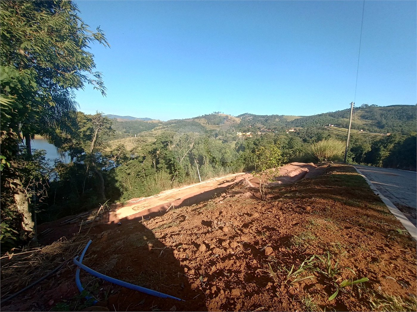 Terreno à venda no condomínio Bosque da Represa, Nazaré Paulista - SP