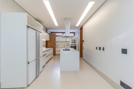 Casa à venda com 4 quartos, sendo 3 suítes, em Vila Nova Conceição, São Paulo, SP