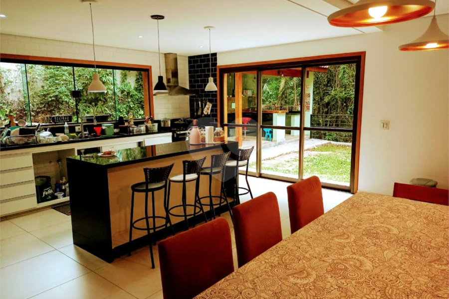 Casa à venda ou para alugar com 5 quartos, sendo 4 suítes, no condomínio Associação Reserva das Hortênsias, Mairiporã - SP