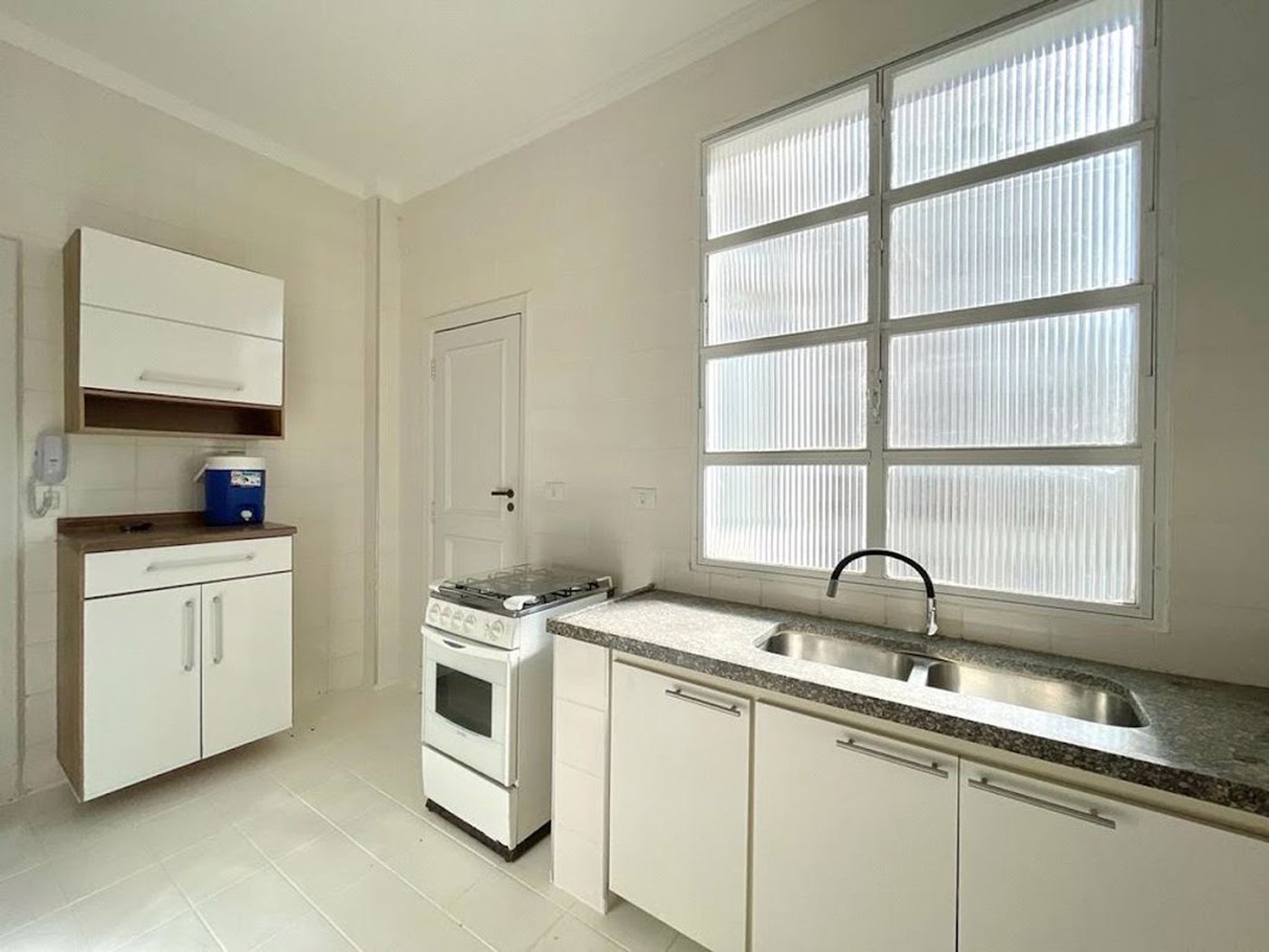 Apartamento Frente Mar com 4 Quartos para Venda ou Locação em Pitangueiras – Guarujá/SP
