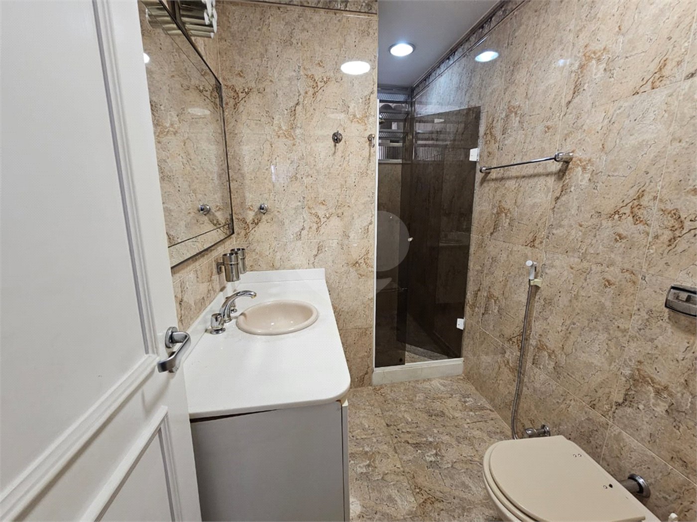 Apartamento à venda com 3 quartos, sendo 1 suíte, em Copacabana, Rio de Janeiro, RJ