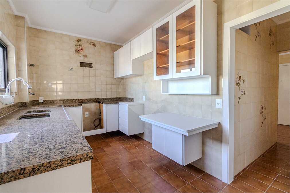 Apartamento para alugar com 3 quartos, sendo 1 suíte, em Vila Hamburguesa, São Paulo, SP