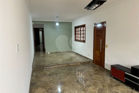 Sobrado à venda ou para alugar com 3 suítes em Vila Sônia, São Paulo, SP
