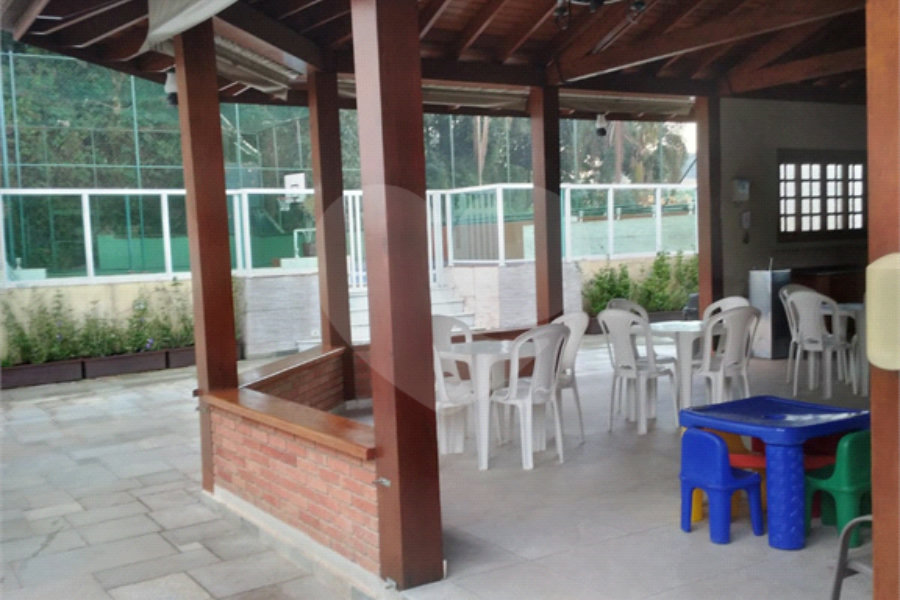 Casa à venda com 4 quartos, sendo 3 suítes, no condomínio Da Serra, São Paulo - SP