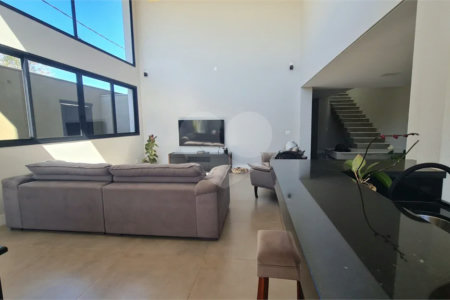 Casa à venda com 3 suítes em Vila Nastri, Itapetininga, SP