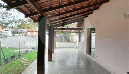Casa à venda com 3 quartos, sendo 1 suíte, em Retiro das Fontes, Atibaia, SP