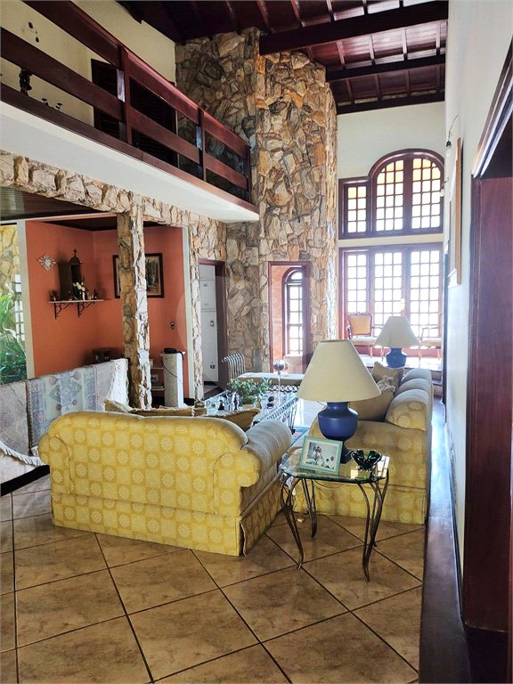 Casa à venda com 5 suítes no condomínio Estância Marambaia, Vinhedo - SP