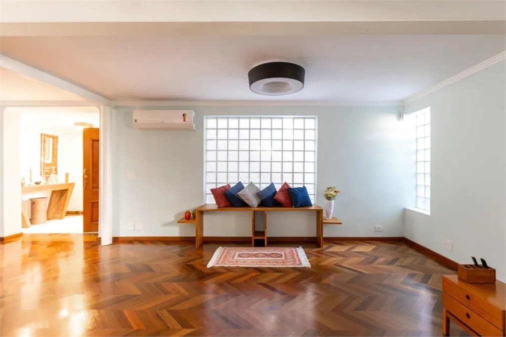 Sobrado à venda com 3 quartos, sendo 2 suítes,  em Jardim Leonor, São Paulo, SP
