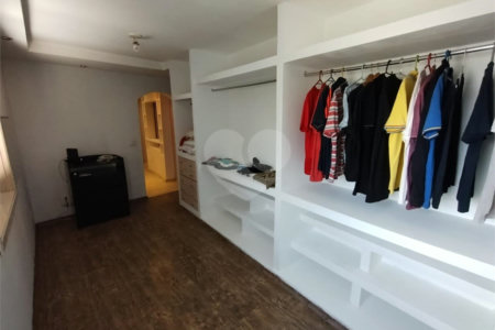 Sobrado à venda com 4 quartos em Saúde, São Paulo, SP