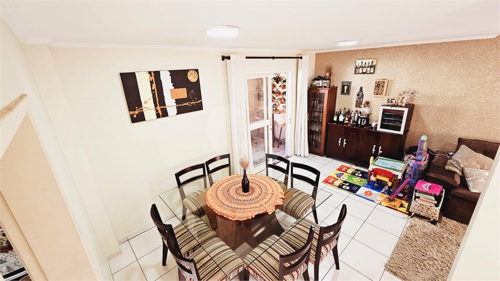 Casa à venda com 4 quartos, sendo 2 suítes, em Jardim Meny, São Roque, SP