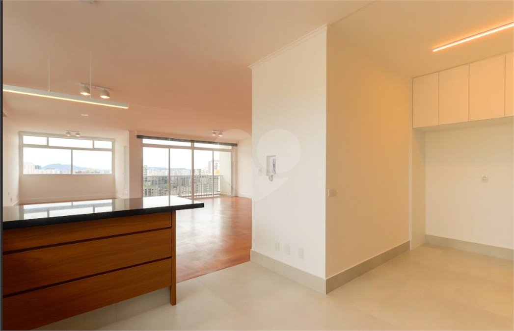 Apartamento à venda com 3 quartos, sendo 1 suíte,  em Santa Cecília, São Paulo, SP