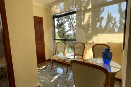 Casa à venda com 9 quartos, sendo 4 suítes, em Condomínio Flamboyant-b, Atibaia, SP