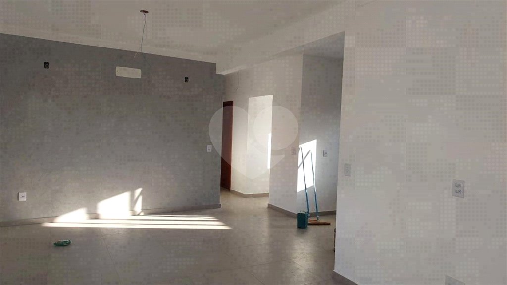 Casa à venda com 3 quartos, sendo 2 suítes, no condomínio Reserva dos Jatobás, Louveira - SP