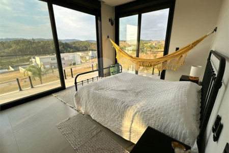 Casa Térrea à venda ou para alugar com 3 suítes em Jardim Leonor, Itatiba, SP
