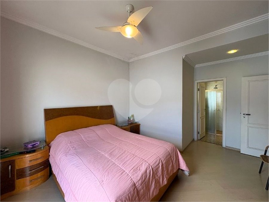 Casa à venda com 5 quartos, sendo 3 suítes, no condomínio Granja Olga III, Sorocaba - SP