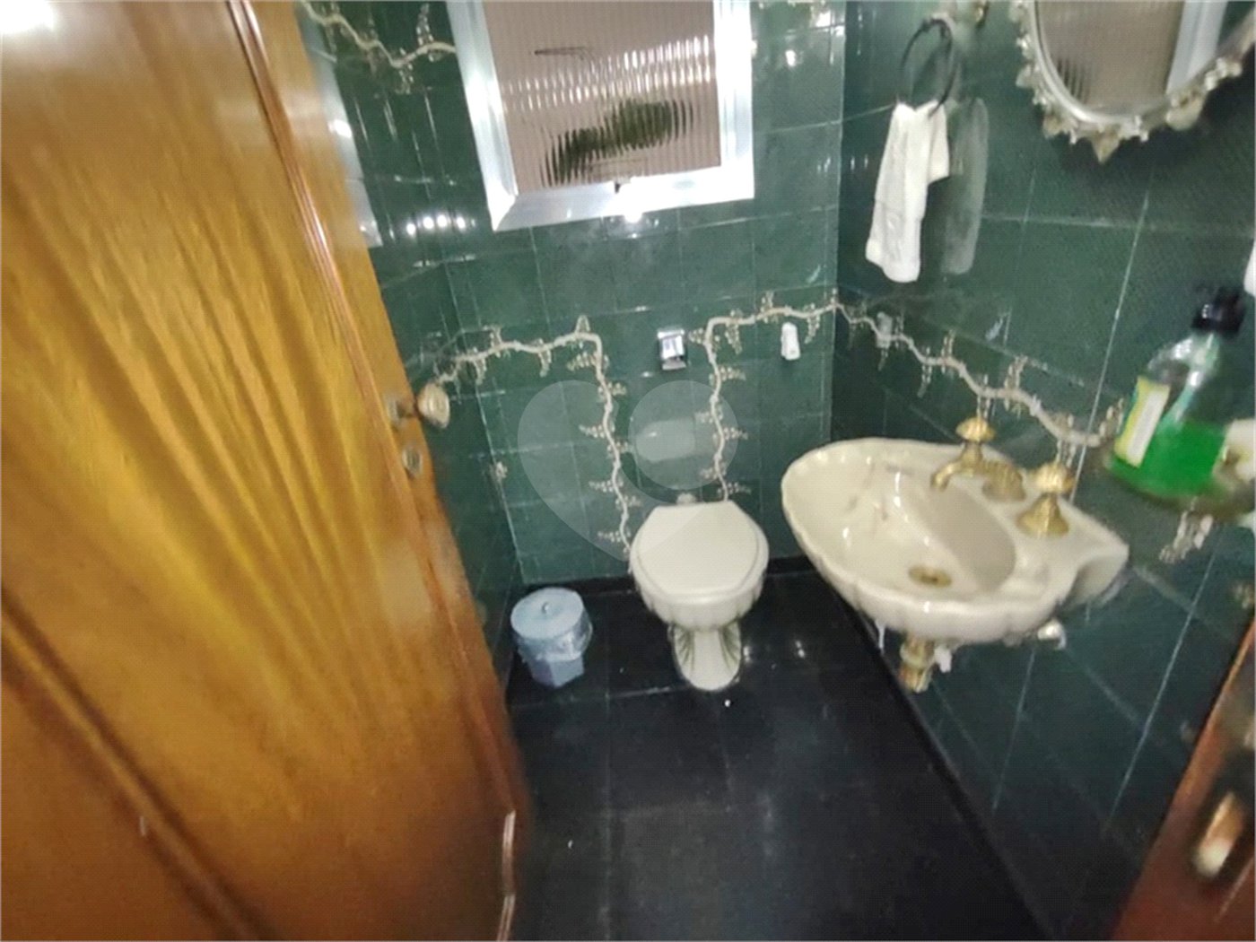 Casa à venda com 3 quartos, sendo 1 suíte, no condomínio Vila Paiva, São Paulo - SP