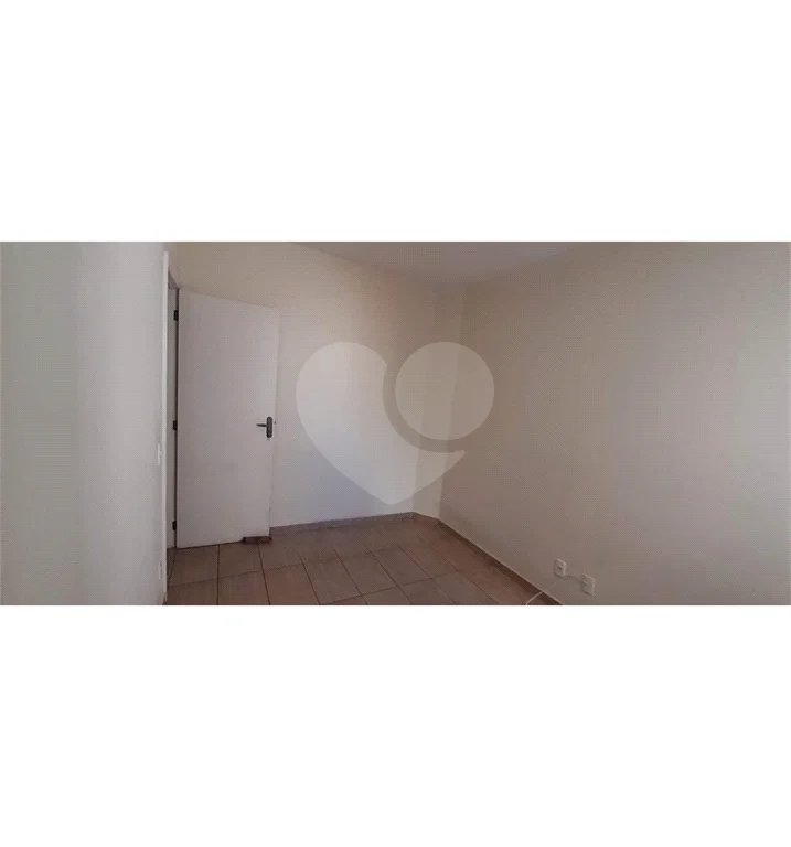 Apartamento - Bom Retiro - 3 dormitórios - 1 banheiro - 1 sala - 1 cozinha
