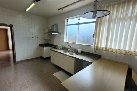 Casa à Venda . Aceita Permuta por Apto. ou Casa ,em Condomínio na Cidade São Paulo ou Bauru.