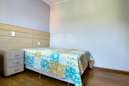 Casa à venda com 3 quartos, sendo 2 suítes,  no condomínio Vila Hípica I, Vinhedo - SP