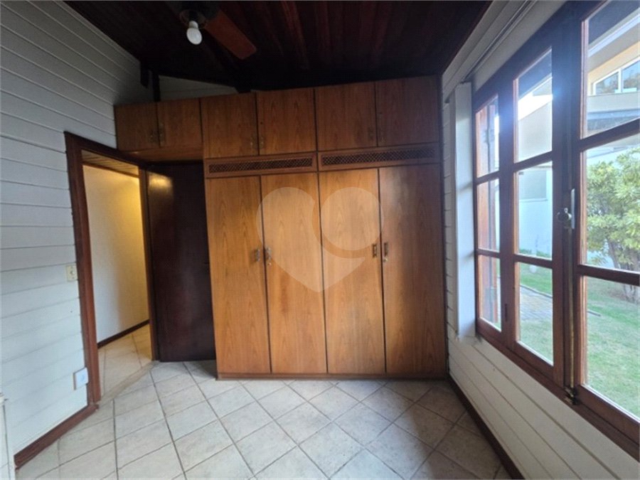 Casa à venda com 3 quartos, sendo 1 suíte, no condomínio Estância Marambaia, Vinhedo - SP