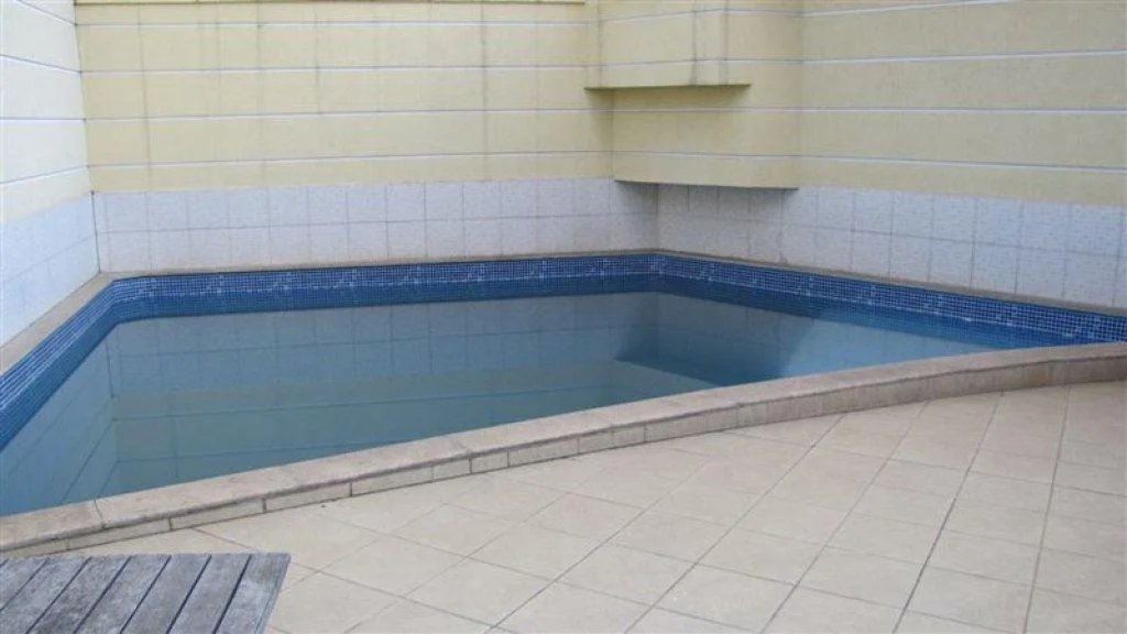 Casa à venda com 3 quartos, sendo 1 suíte, no condomínio Villa Jardim Sul, São Paulo - SP