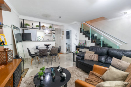 Casa à venda com 3 quartos, sendo 1 suíte, no condomínio Orquideas, São Paulo - SP
