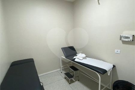 Salão para alugar em Vila Romanópolis, Ferraz de Vasconcelos, SP