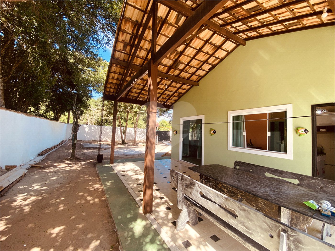 Casa em condomínio para alugar com 2 quartos, sendo 1 suíte, em Caravelas, Armação dos Búzios, RJ