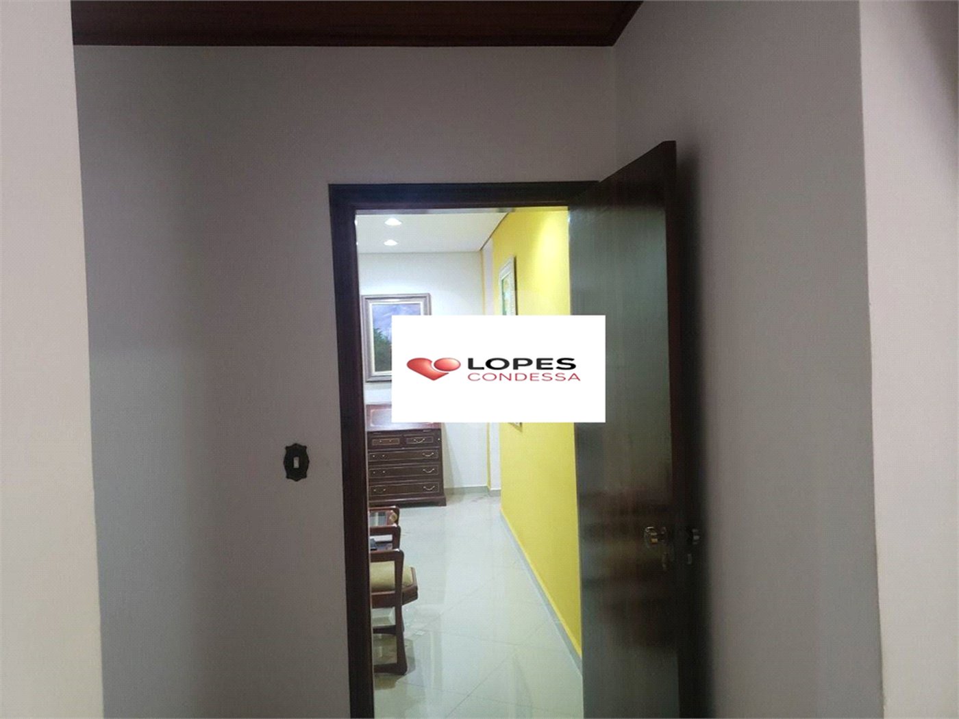 Casa à venda com 4 quartos, sendo 2 suítes, no condomínio Alpes da Cantareira, Mairiporã - SP