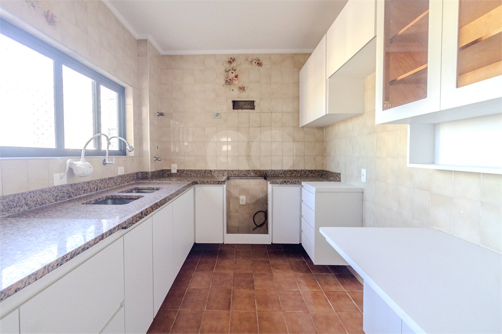 Apartamento para alugar com 3 quartos, sendo 1 suíte, em Vila Hamburguesa, São Paulo, SP
