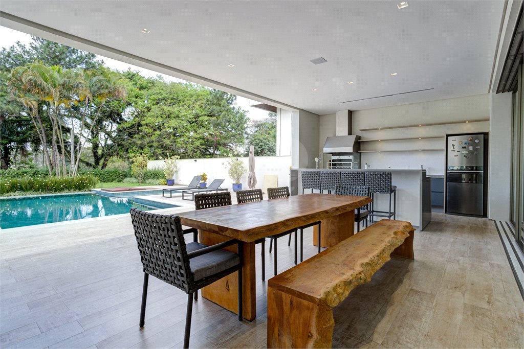Casa à venda com 5 suítes em Jardim Cordeiro, São Paulo, SP