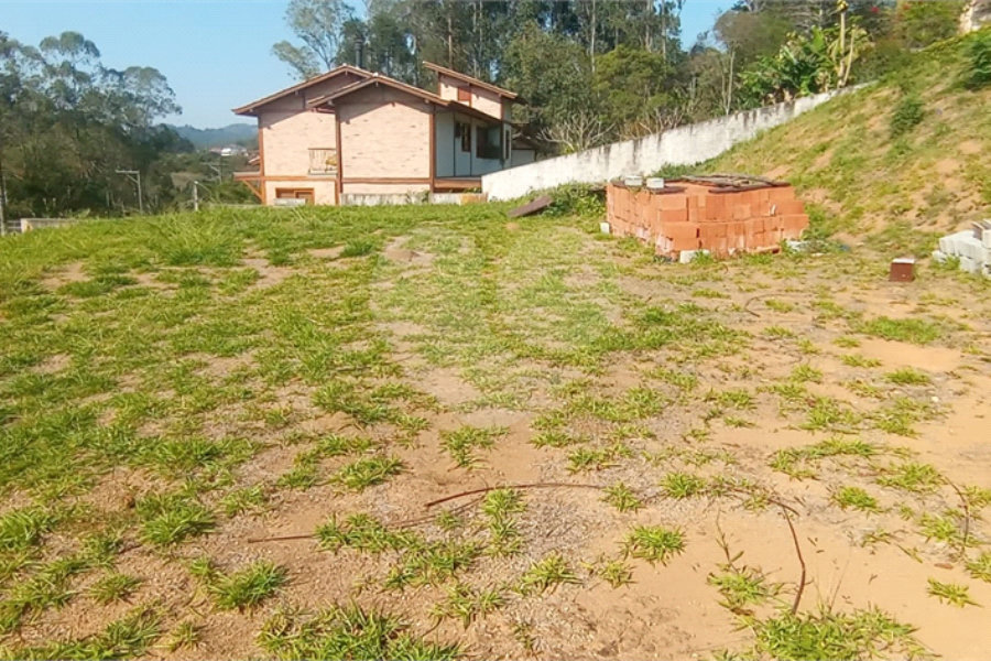 Terreno à venda no condomínio Champs Elysees Village, Mairiporã - SP